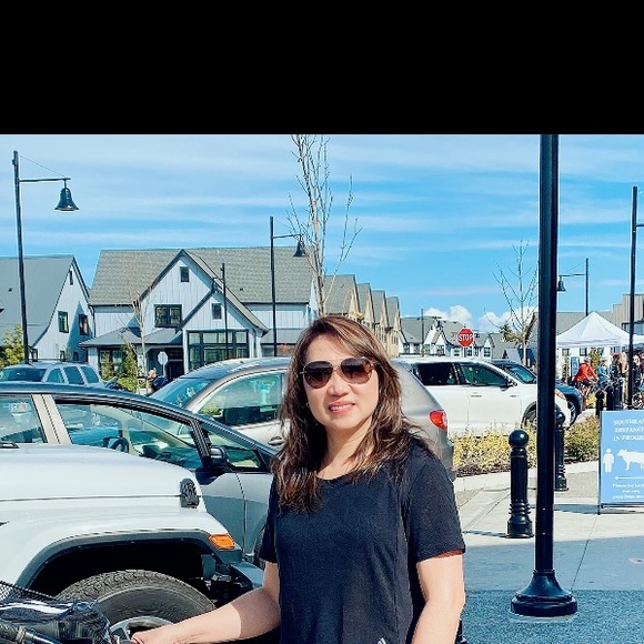 Meet your Posher, Cecilia - Picture 1 of 1